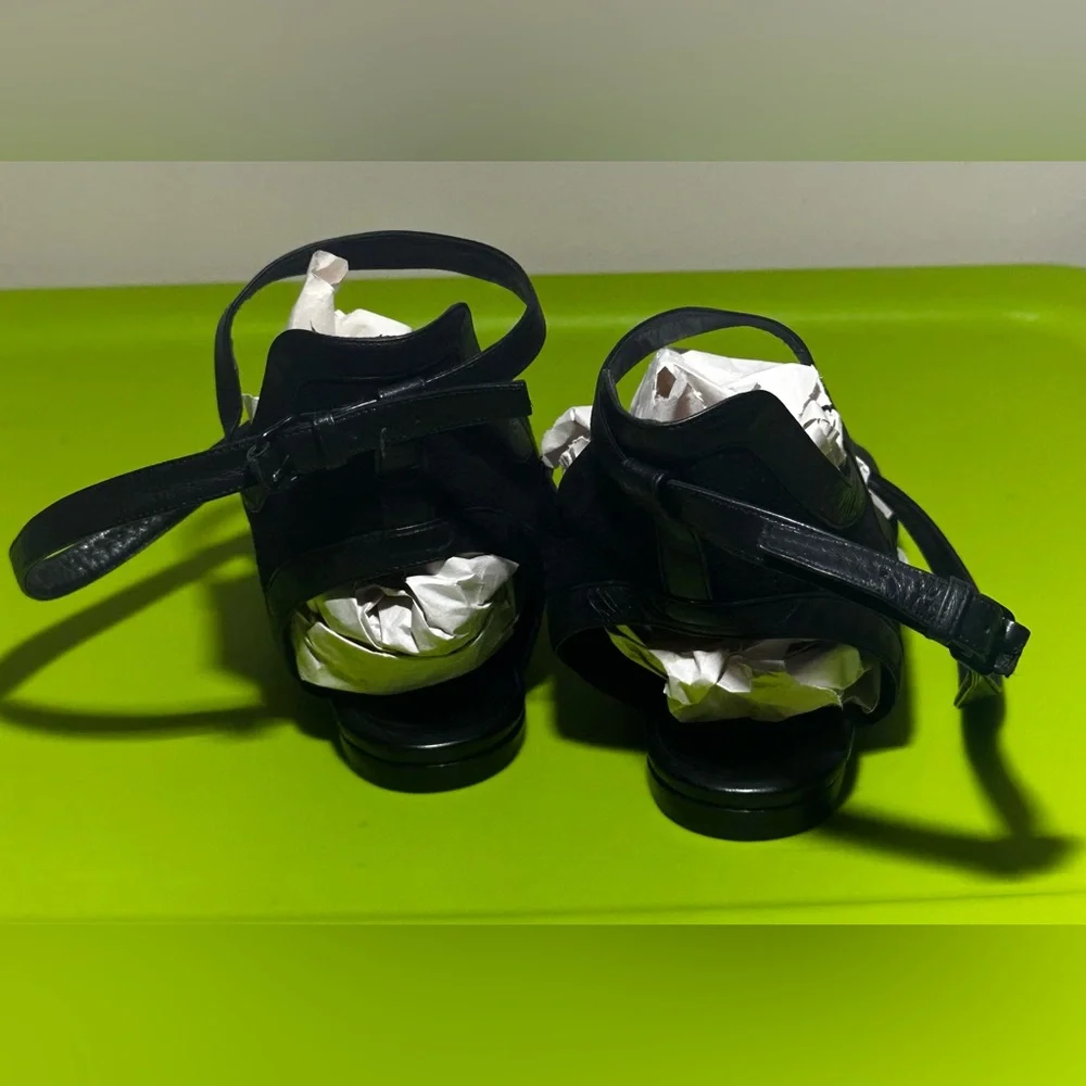 Balenciaga Black Leather Gladiator Flat Sandals Size 38 (SMALL PUNCTURE ON HEEL) - Picture 8 of 12